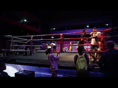 Asiatique riverside muay thai fight