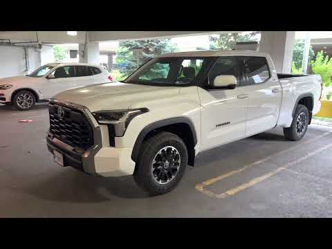 Avis - Budget - Seleção de aluguel de carro - Aeroporto Toronto Pearson (YYZ) - Toyota Tundra TRD SR5