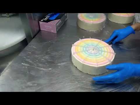 Ultrasonic round rainbow cake cutting machine