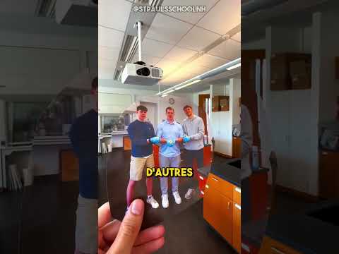 Elle a filmé son école vide pendant les vacances