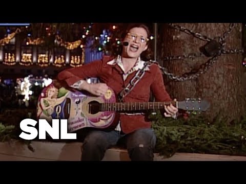 Weekend Update: Cinder Calhoun on the Rockefeller Center Christmas Tree - SNL