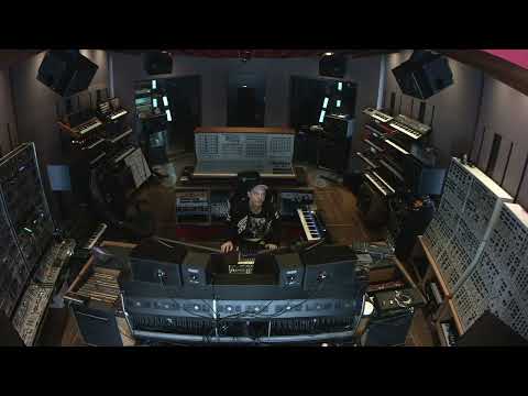 Deadmau5 LIVE Producing a Track (NO Commentary)