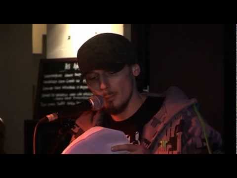 Akkezdet Phiai - verslábakat ismerő, versbe rímelő hipp-hopperek