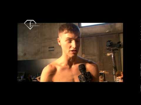 fashiontv | FTV.com - NEIL BARRETT BACKSTAGE MILAN MEN S/S 2009