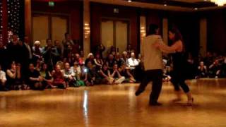 Ariadna Naveira y Fernando Sanchez bailan Amurado de Pedro Laurenz