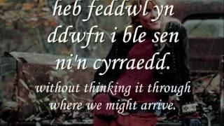 Rhyw Dachwedd yn Hwyr - Cerys Matthews (geiriau / lyrics)