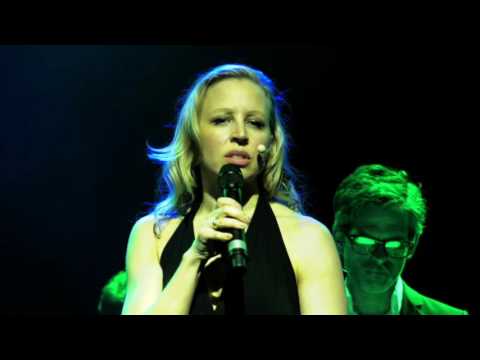 Nina Proll singt "Ham kummst"