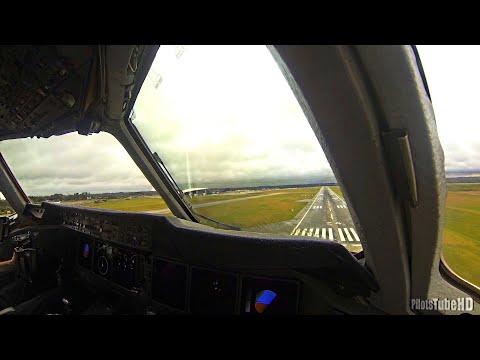Strong Gusts! MD-11 Landing in Montevideo - Cockpit View