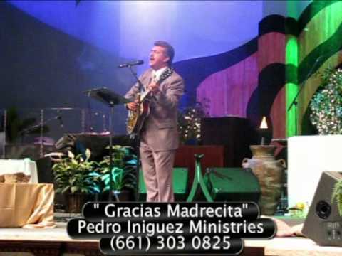 Pedro Iniguez Cantando Gracias Madrecita.mp4