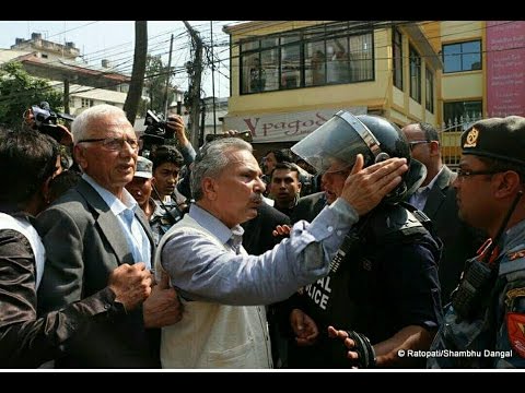 डा  बाबुराम भट्टराई  नेपाल पुलिस क्लब बाहिर भइरहेको पत्रकार सम्मेलन