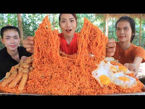 Yummy cooking chili noodle with hot dog and fried egg recipe - chili noodle with hot dog