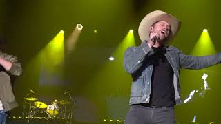 Cole Swindell with Dustin Lynch performing  Garth Brooks&#39; &quot;Ain&#39;t Going Down Tell The Sun Comes Up!&quot;