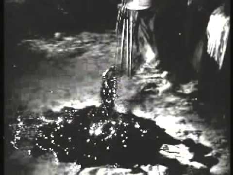 Thumbnail of the video: Matando al claro de luna: escena del chapapote (Luis Buñuel, Gran Casino, 1947)