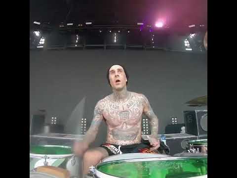 Travis Barker amazing drum solo! / Solo de batería de Travis Barker