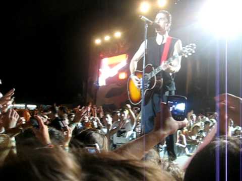 30 seconds to mars @ OPTIMUS ALIVE 11 - FUNNY MOMENT AND THE KILL