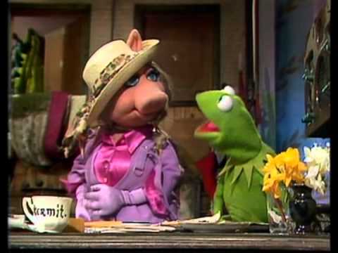 The Muppet Show - Miss Piggy appears angry