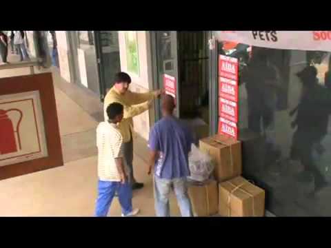 Leon Schuster Snake Prank - MUST WATCH