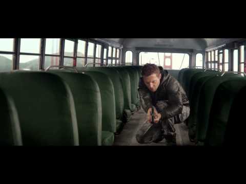 Terminator Genisys (Clip 'Bus on the Bridge')