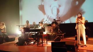 CHARLY GARCIA, Mundo B