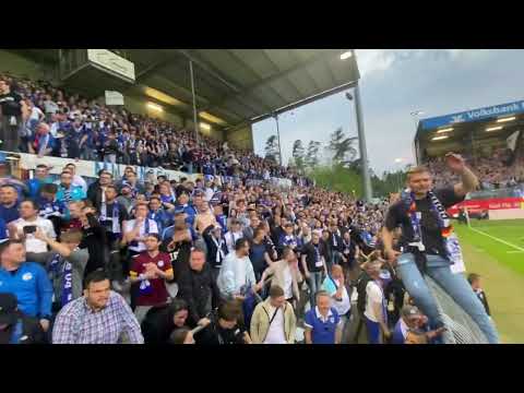 BRUTALES Foul ..“ROT“. Sandhausen-Schalke .. „immer wieder S04 von der Elbe bis zur Isar“ auswärts