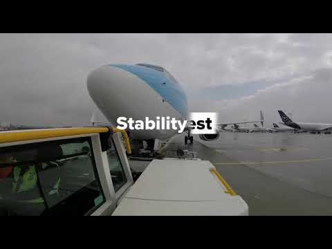 Approval tows of fully electric Goldhofer »Phoenix« E with TUIfly Boeing B737