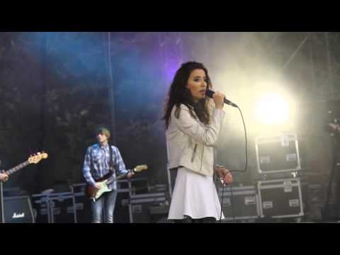 Stela Boțan & Paralela 47 - Aproape (LIVE la Moldcell Fest) 2015