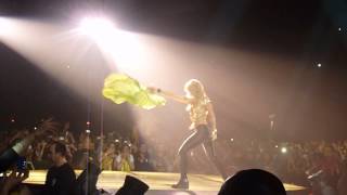 Shakira - Why Wait Opening (Bercy, Paris- The Sun Comes Out Tour - Front Row HD)