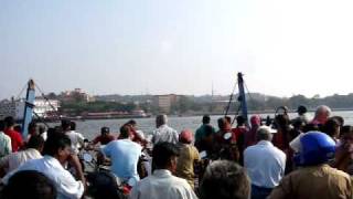 preview picture of video 'Goa India Panaji On a Ferryboat crossing the Mandovi at Panjim'