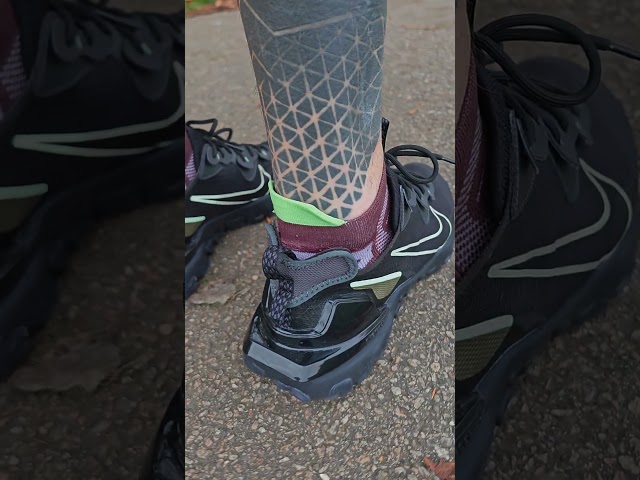 Vídeo relacionado con NIKE React Vision Zapatos de Ocio para Hombre Black/Anthracite/Black/Anthrac 41