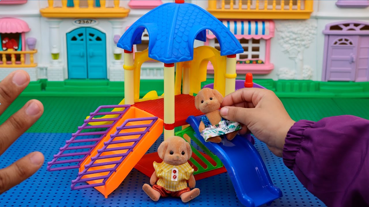 لعبة الملاهي والزحليقة الملونة للأطفال وتجربة بيت المرح مع العرايس اللعبة