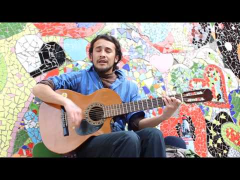Nadie Aquí Me Está Tomando En Serio video
