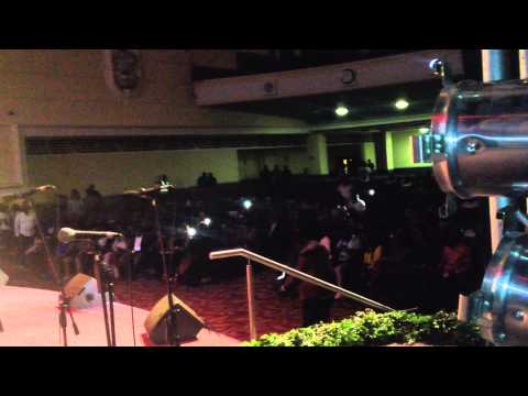 DeeVS performs #Hallelujah and #Yebeko GhanaUKTripleTreat - @iamDeeVS