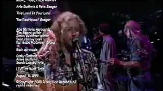 Arlo Guthrie &amp; Pete Seeger - This Land Is Your Land