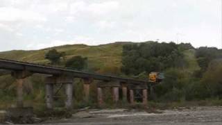 preview picture of video 'Kiwirail 623 pohangina river march 16 2010'