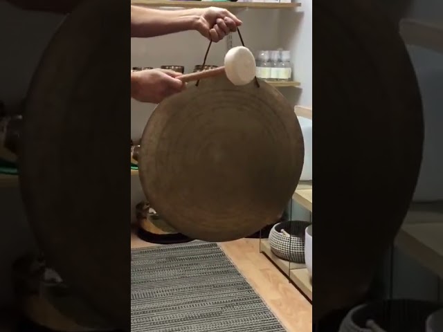 Vídeo relacionado con Generico Mini Gong Japonés - Juego de percusión Gong de mesa | Campana de meditación para escritorio, instrumento decorativo, relajación sonora para la práctica del yoga en la oficina a cas