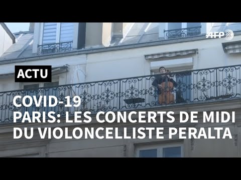 Coronavirus: le violoncelliste Camilo Peralta joue depuis son balcon à Paris | AFP News