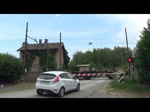 Passaggio a livello di via della Moisa (linea Alessandria - Savona) - Alessandria / Level Crossing