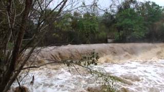 preview picture of video 'barragem de Tauape transborda'