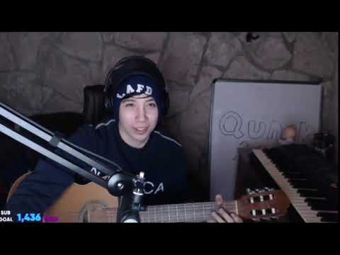 Quackity & Aksel sing an Estonian song