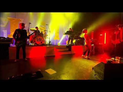 Lily Allen - Dance Wiv' Me (Dizzee Rascal Cover) (Live At Shepherd's Bush Empire 2009) (VIDEO)