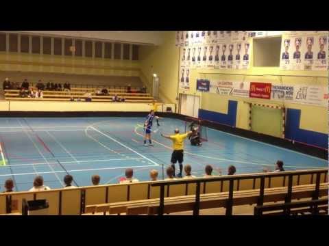 Jonta Sundberg klipper en straff i ribban. IBF Borlänge - Alunda 4/12 2011