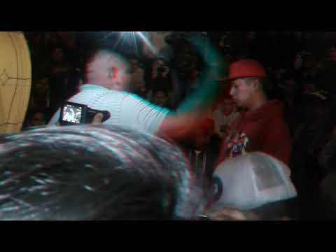 Plaza de Reyes-Godzilla vs Carlitos