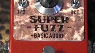Video thumbnail for Basic Audio SUPER FUZZ Univox boutique clone with humbuckers (Les Paul) by gearmanndude