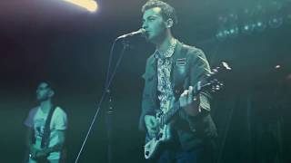 Yüzyüzeyken Konuşuruz - Sandal ( Lyric Video ) Akustik Travma