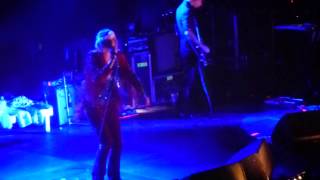 Yeah Yeah Yeahs - Under The Earth