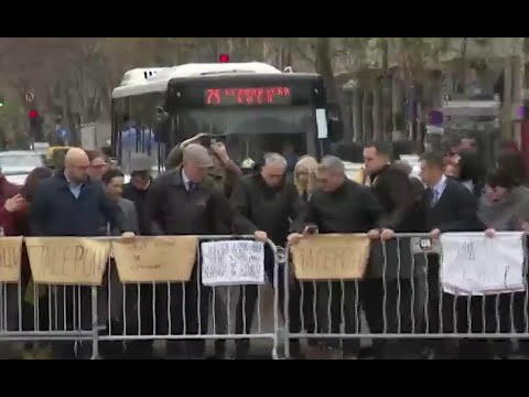 Opozicioni desant na Skupštinu. Ograda mora pasti! | ep388deo03