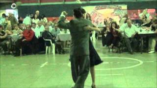 LUCILA BARDACH Y MARCELO LAVERGATA bailando el tango TRES ESQUINAS en la Milonga El PISOTON