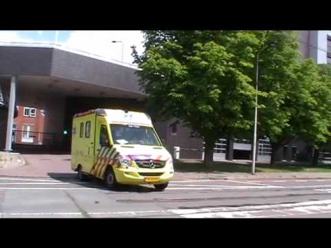 Ambulance 15-114 met spoed onderweg naar Rijswijk