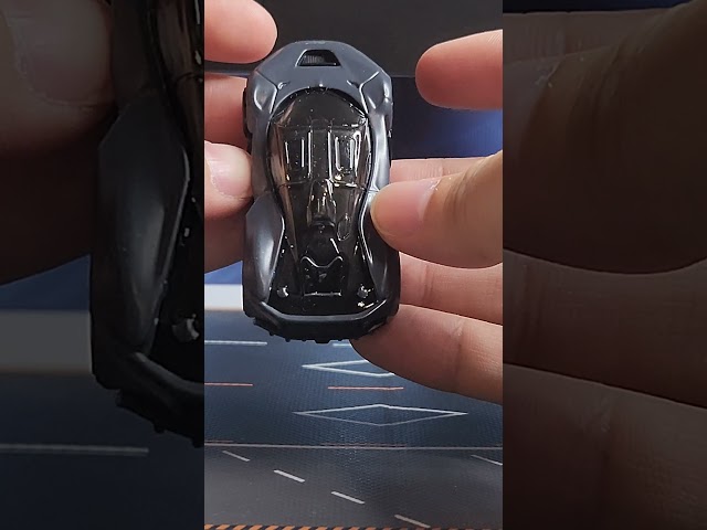 Vídeo relacionado con Hot Wheels Pack 10 Coches de Carreras de Juguete (Modelos Surtidos, selección aleatoria), Escala 1:64, Incluye 1 Corvette Greenwood, 1 Lamborghini Centenario Roadster y 1 McLaren Speedtail, HYM96