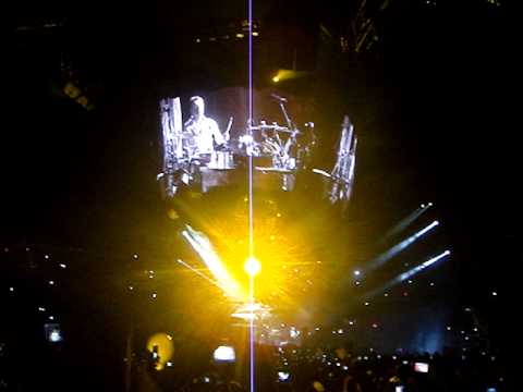 U2 SP - 09.04.2011 - Space Oddity / Even better than the real thing